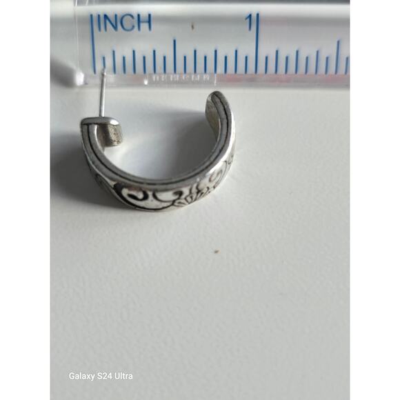 Brighton Silver-Tone Etched Floral Hoop Earrings – 90s Retro Style – 0.7 in - Picture 7 of 9